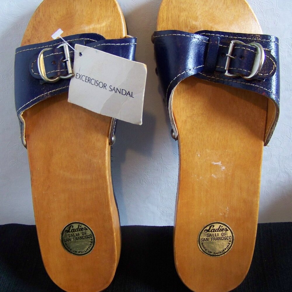Vintage navy blue wooden exercise sandal size 8